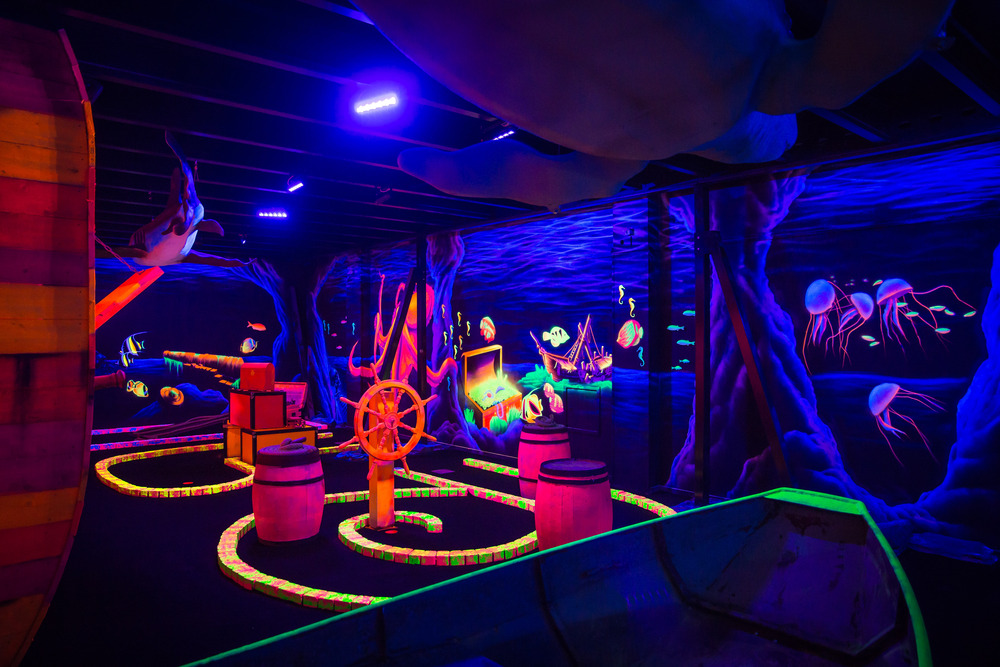 Schwarzlicht-Minigolf bei All in Echt – Impression 7